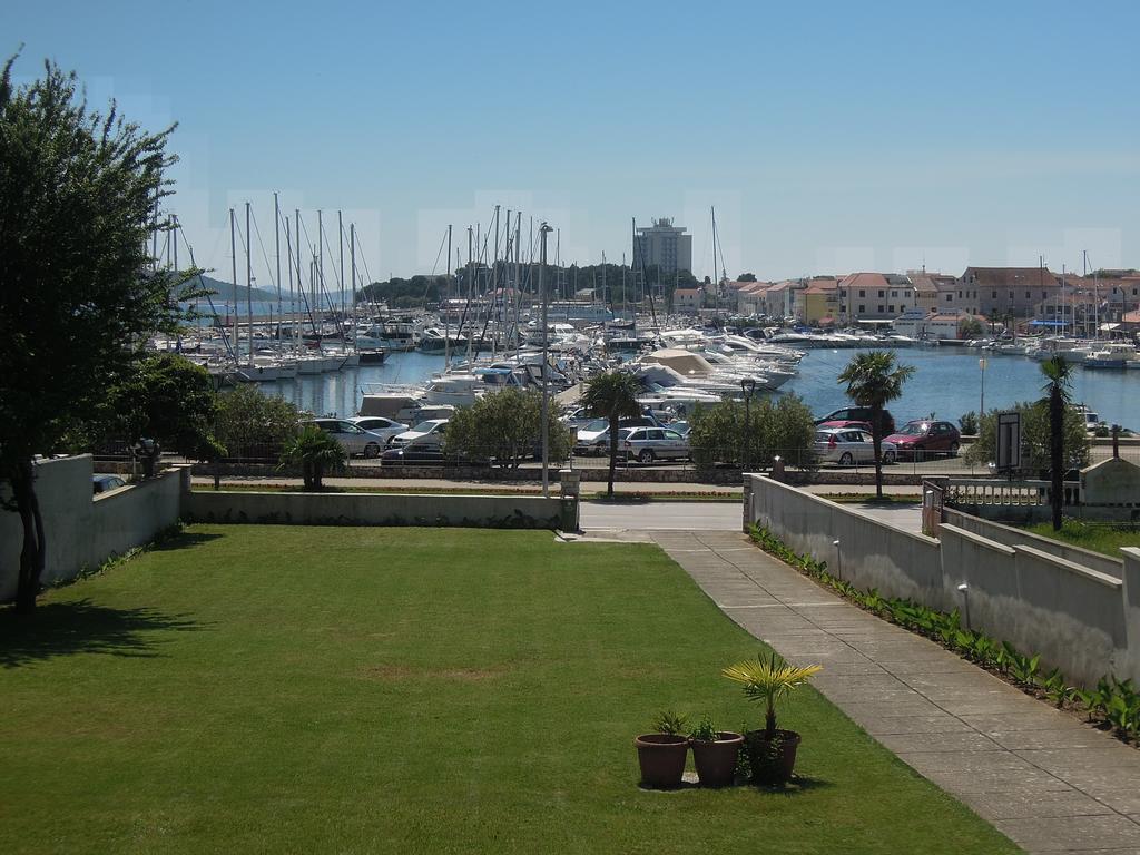Apartment And Rooms Villa Kolonada Vodice Exterior foto