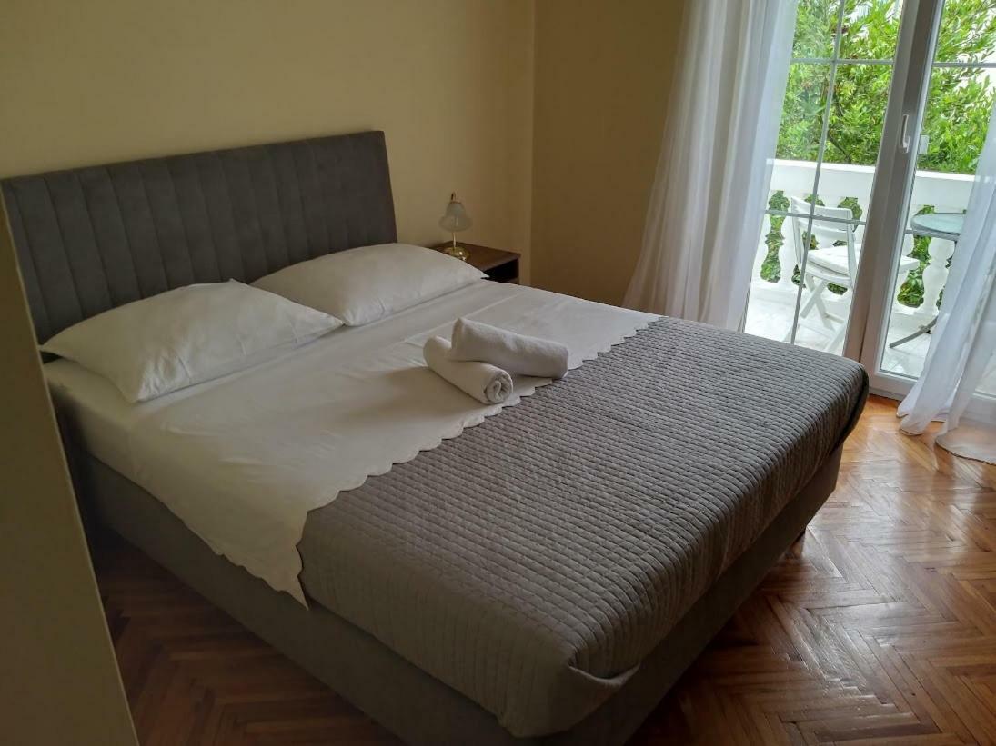 Apartment And Rooms Villa Kolonada Vodice Exterior foto